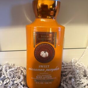 Bath & Body Works Sweet Cinnamon Pumpkin Body Lotion - Warm Orange